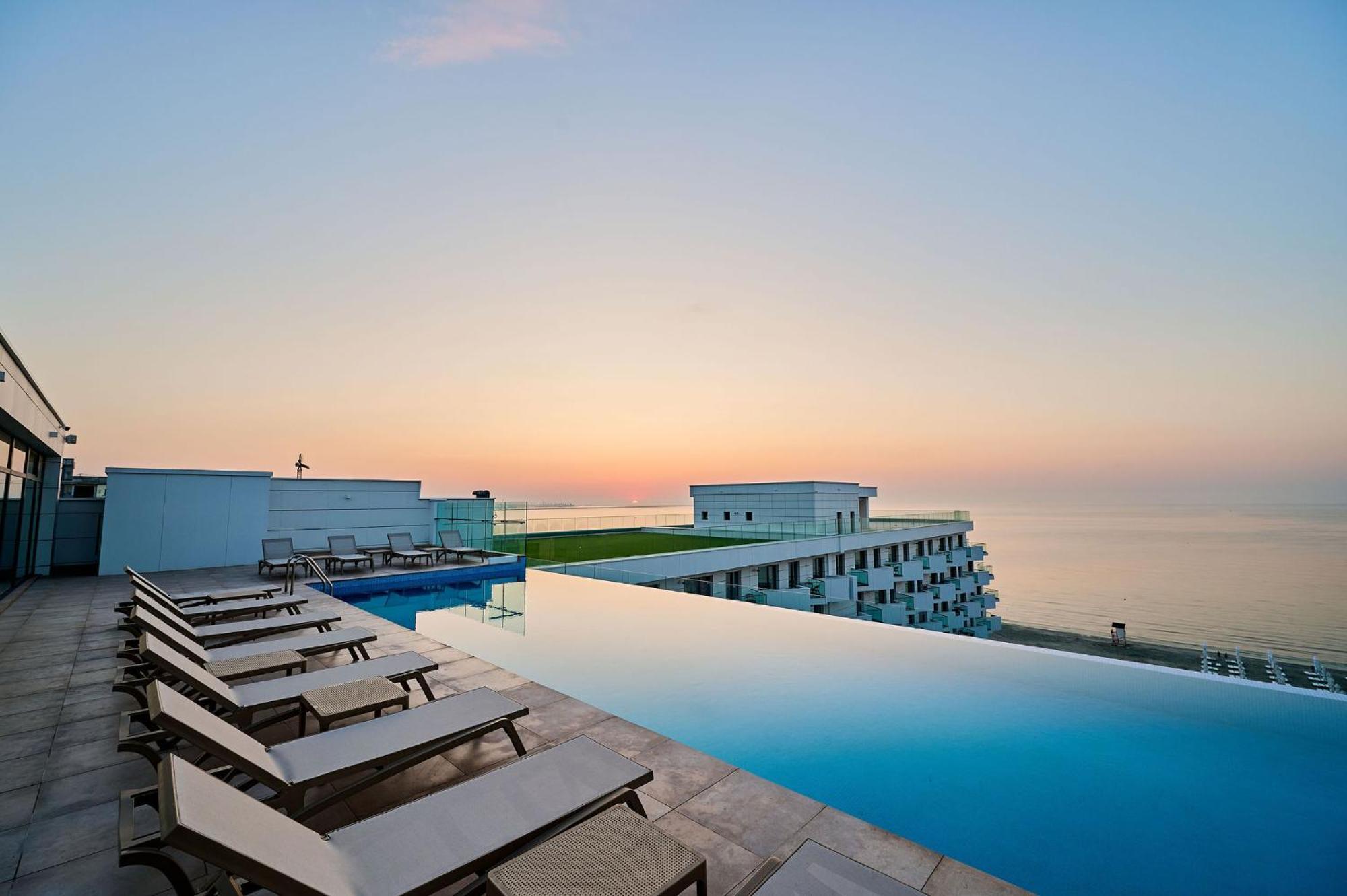 Soleil Anne Studio In Infinity Beach Resort - Parking Mamaia Exterior foto