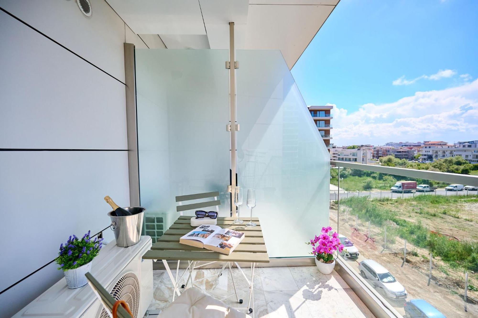 Soleil Anne Studio In Infinity Beach Resort - Parking Mamaia Exterior foto